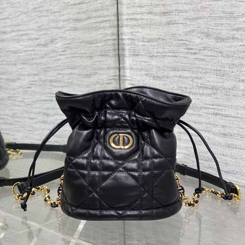 D*or bucket bags